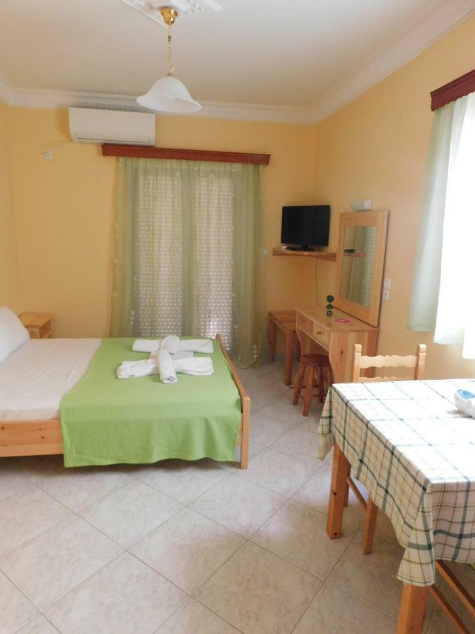 To Spiti Tis Eirinis Apartment Poros Town Exterior photo