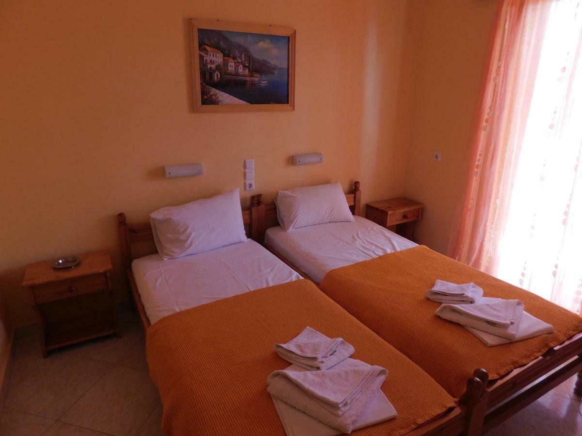 To Spiti Tis Eirinis Apartment Poros Town Exterior photo