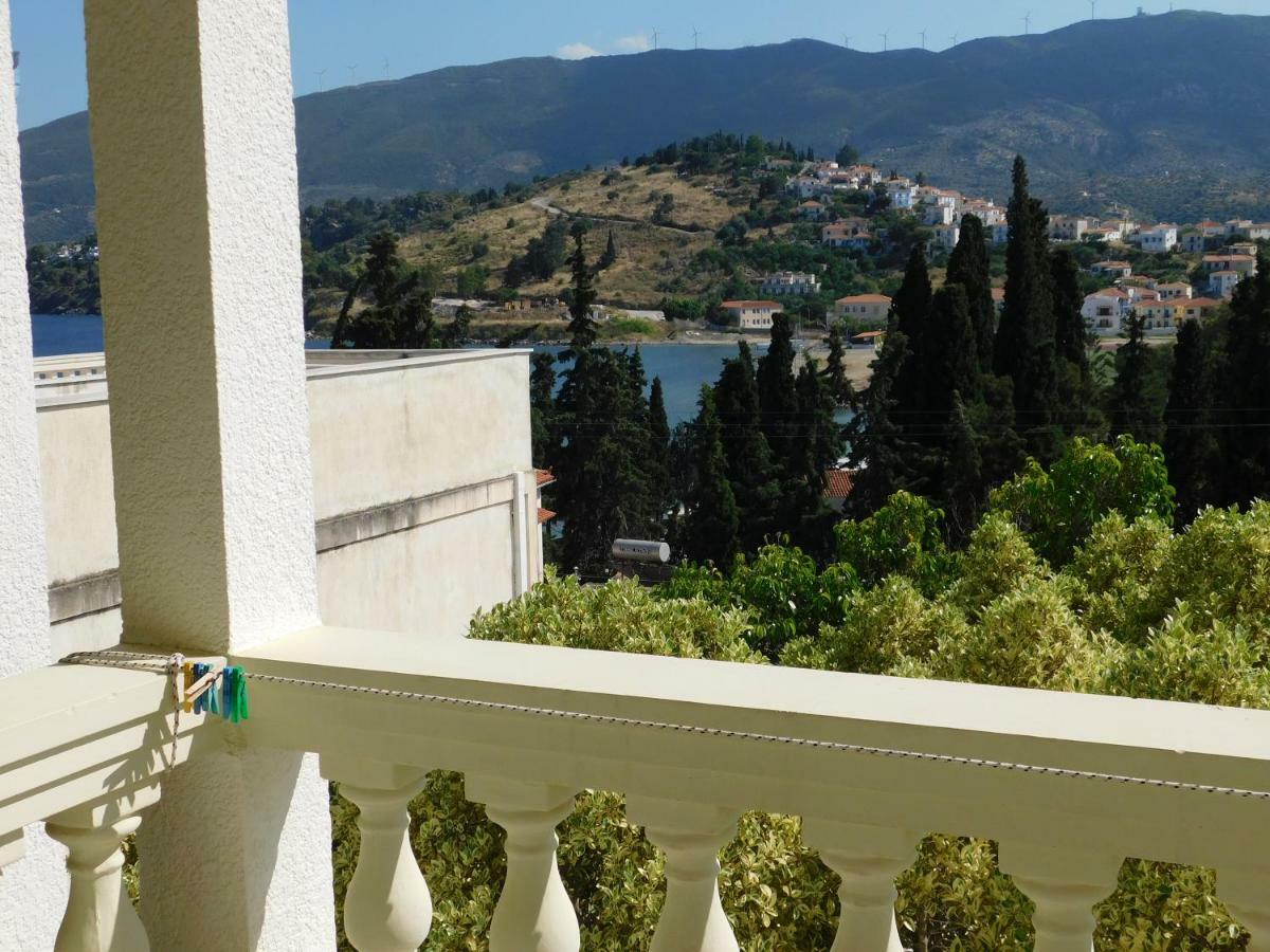 To Spiti Tis Eirinis Apartment Poros Town Exterior photo